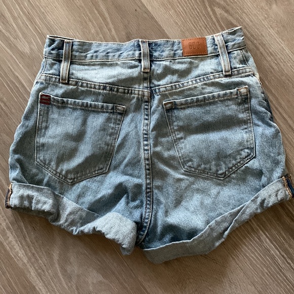 Mom hi-rise light blue denim shorts - Picture 2 of 3